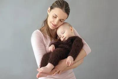 衣服穿太多或会捂出病!宝宝冬季保暖,该这样做