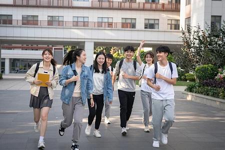 鼓励全日制高校学生参加基本医保